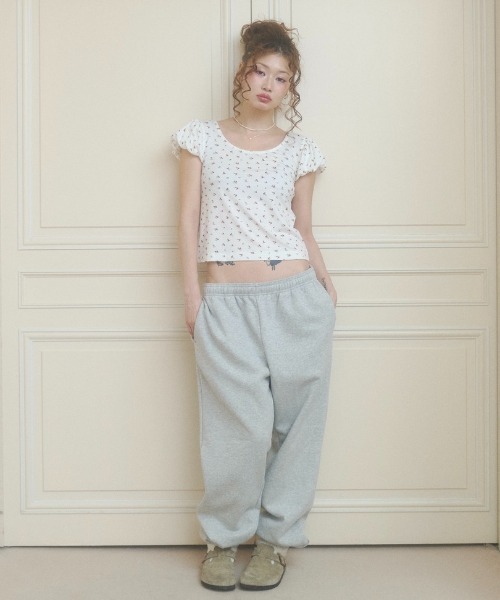 chernyy(チェルニー)の「floral puff sleeve tee / 小花柄パフTシャツ(Tシャツ/カットソー・レディース・ピンク/ホワイト・LARGE/MEDIUM/SMALL)」の9枚目の写真
