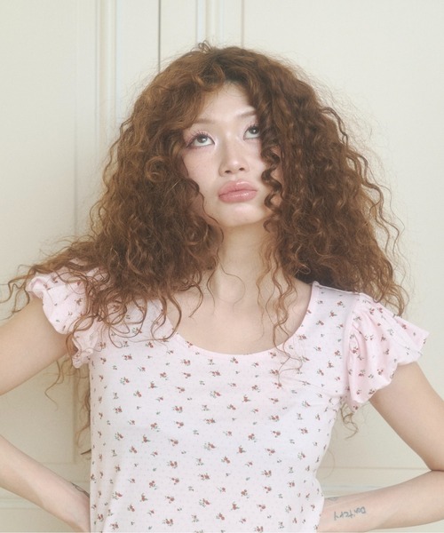 chernyy(チェルニー)の「floral puff sleeve tee / 小花柄パフTシャツ(Tシャツ/カットソー・レディース・ピンク/ホワイト・LARGE/MEDIUM/SMALL)」の5枚目の写真