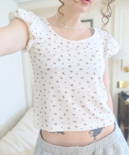 chernyy(チェルニー)の「floral puff sleeve tee / 小花柄パフTシャツ(Tシャツ/カットソー・レディース・ピンク/ホワイト・LARGE/MEDIUM/SMALL)」の8枚目の写真
