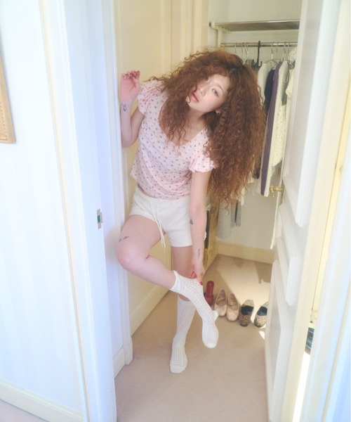 chernyy(チェルニー)の「floral puff sleeve tee / 小花柄パフTシャツ(Tシャツ/カットソー・レディース・ピンク/ホワイト・LARGE/MEDIUM/SMALL)」の11枚目の写真