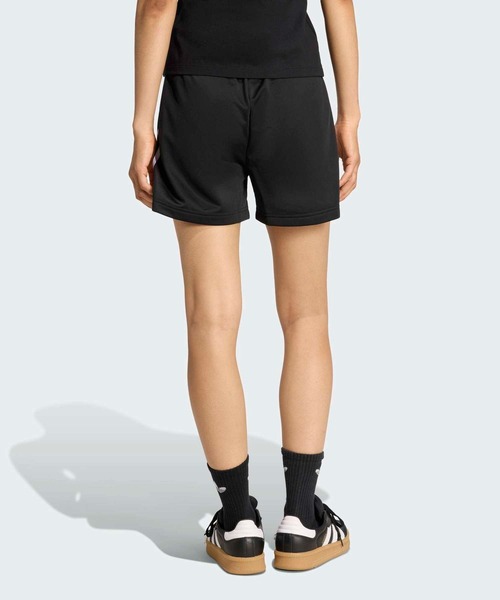 adidas(アディダス)の「FIREBIRD CLASSIC SHORTS / ハーフパンツ / アディダスオリジナルス adidas Originals(その他パンツ・レディース・ブラック・X-SMALL/XX-LARGE/3XL/LARGE/MEDIUM/SMALL/X-LARGE)」の2枚目の写真
