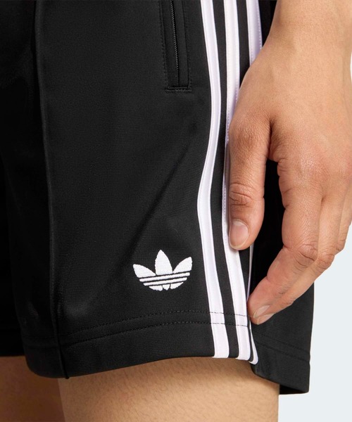 adidas(アディダス)の「FIREBIRD CLASSIC SHORTS / ハーフパンツ / アディダスオリジナルス adidas Originals(その他パンツ・レディース・ブラック・X-SMALL/XX-LARGE/3XL/LARGE/MEDIUM/SMALL/X-LARGE)」の3枚目の写真