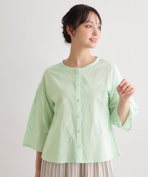 LAURA ASHLEY(ローラアシュレイ)の「【コットン100%/洗える/インド製】総柄刺繍ブラウス(シャツ/ブラウス・レディース・オフホワイト/グリーン系・40/38)」の8枚目の写真