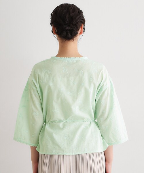 LAURA ASHLEY(ローラアシュレイ)の「【コットン100%/洗える/インド製】総柄刺繍ブラウス(シャツ/ブラウス・レディース・オフホワイト/グリーン系・40/38)」の13枚目の写真