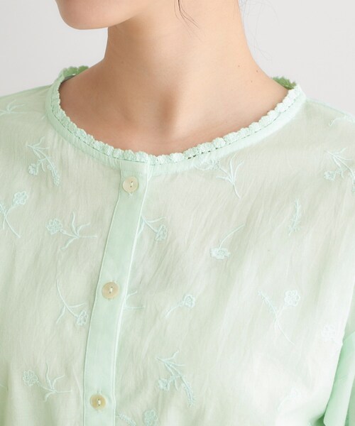 LAURA ASHLEY(ローラアシュレイ)の「【コットン100%/洗える/インド製】総柄刺繍ブラウス(シャツ/ブラウス・レディース・オフホワイト/グリーン系・40/38)」の14枚目の写真