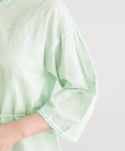 LAURA ASHLEY(ローラアシュレイ)の「【コットン100%/洗える/インド製】総柄刺繍ブラウス(シャツ/ブラウス・レディース・オフホワイト/グリーン系・40/38)」の15枚目の写真