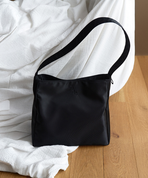 MUCU AND EBONY(ムクアンドエボニー)の「Comfy High Bag _ Black(ショルダーバッグ・レディース・その他・FREE)」の1枚目の写真