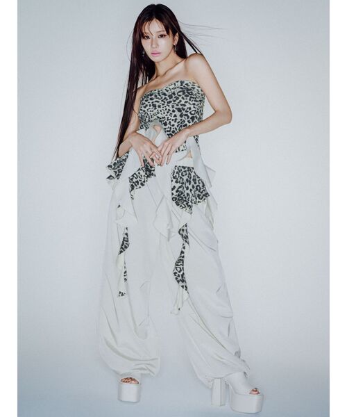 GYDA（ジェイダ）の「LEOPARD HEM DRAPE EDGEベアTOPS（チューブトップ・レディース・アイボリー/ブラック・FREE）」の22枚目の写真
