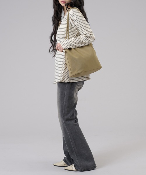 apres jour mignon(アプレジュールミニョン)の「【apresjour mignon×ARIAZ】シンプルトートバッグ(トートバッグ・レディース・ブラック/ベージュ/ダークブラウン・ONESIZE)」の4枚目の写真