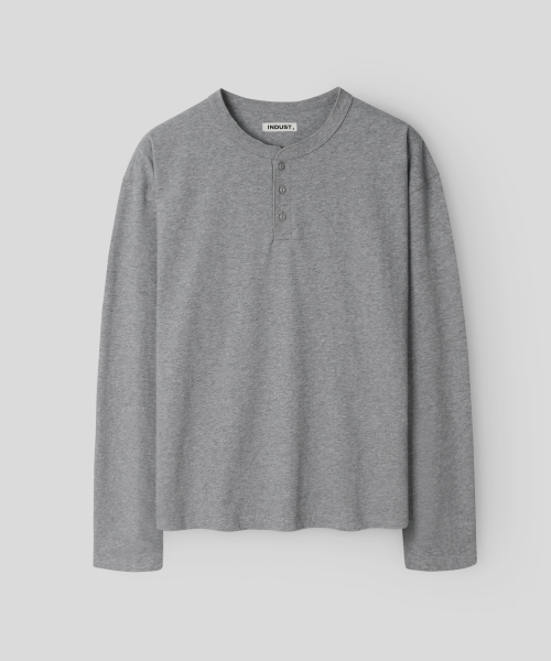 INDUST（インダスト）の「セミクロップヘンリーネックロングスリーブTシャツ_ブラック（Tシャツ/カットソー・レディース・ブラック・1(S)/2(M)/3(L)）」の2枚目の写真
