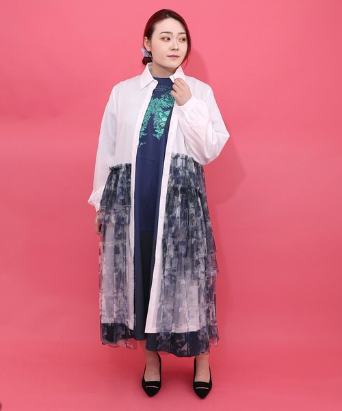 iS ScoLar（イズスカラー）の「561237：魔女の秘密柄チュール重ね異素材切替シャツワンピース（シャツワンピース・レディース・ベージュ/オフホワイト/ブラック・M）」の2枚目の写真