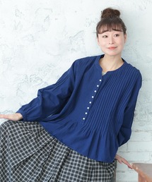 群青色のピンタックブラウス