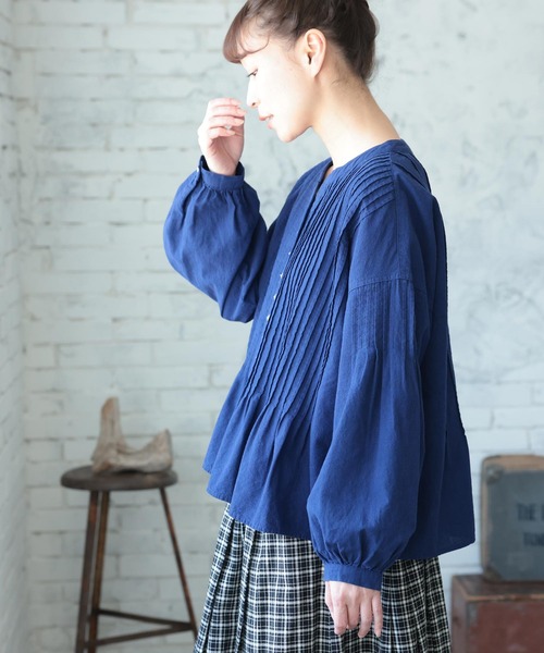soulberry(ソウルベリー)の「群青色のピンタックブラウス(シャツ/ブラウス・レディース・ネイビー・M/L/LL/3L/4L/5L)」の5枚目の写真