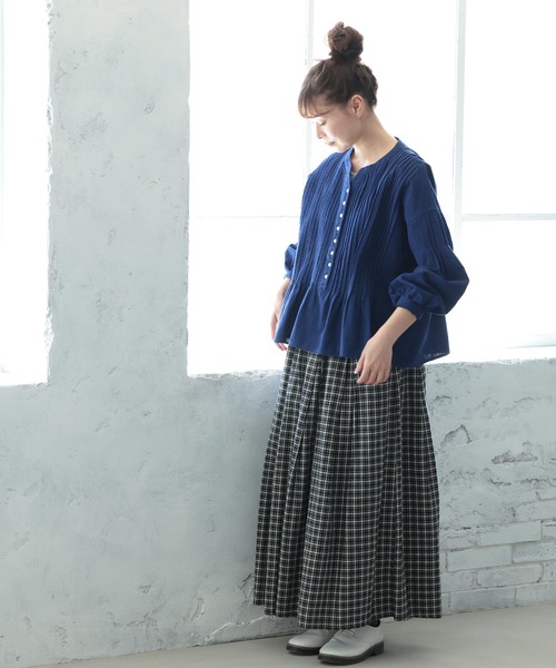 soulberry(ソウルベリー)の「群青色のピンタックブラウス(シャツ/ブラウス・レディース・ネイビー・M/L/LL/3L/4L/5L)」の6枚目の写真