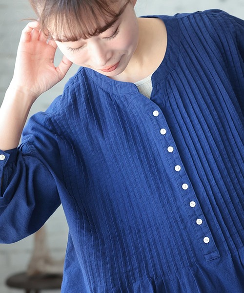 soulberry(ソウルベリー)の「群青色のピンタックブラウス(シャツ/ブラウス・レディース・ネイビー・M/L/LL/3L/4L/5L)」の8枚目の写真