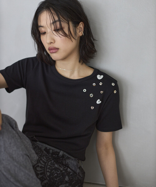 Firsthand(ファーストハンド)の「Firsthand/ファーストハンド メニーボタン コットンモダール 半袖Tシャツ(Tシャツ/カットソー・レディース・オフホワイト/サックスブルー/ブラック・FREE)」の15枚目の写真