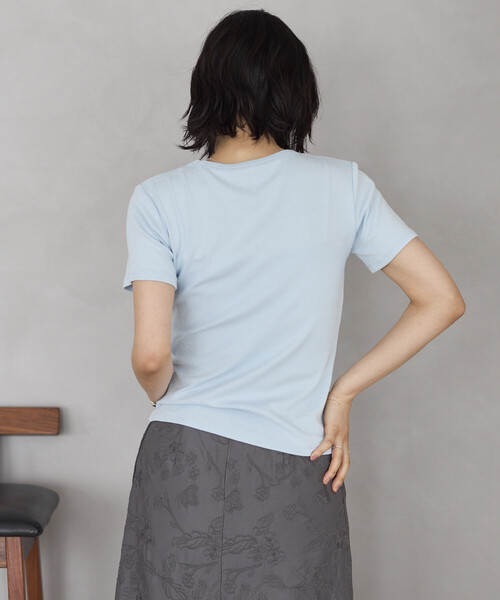 Firsthand(ファーストハンド)の「Firsthand/ファーストハンド メニーボタン コットンモダール 半袖Tシャツ(Tシャツ/カットソー・レディース・オフホワイト/サックスブルー/ブラック・FREE)」の16枚目の写真