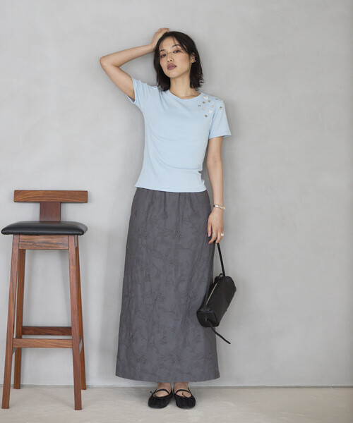 Firsthand(ファーストハンド)の「Firsthand/ファーストハンド メニーボタン コットンモダール 半袖Tシャツ(Tシャツ/カットソー・レディース・オフホワイト/サックスブルー/ブラック・FREE)」の8枚目の写真