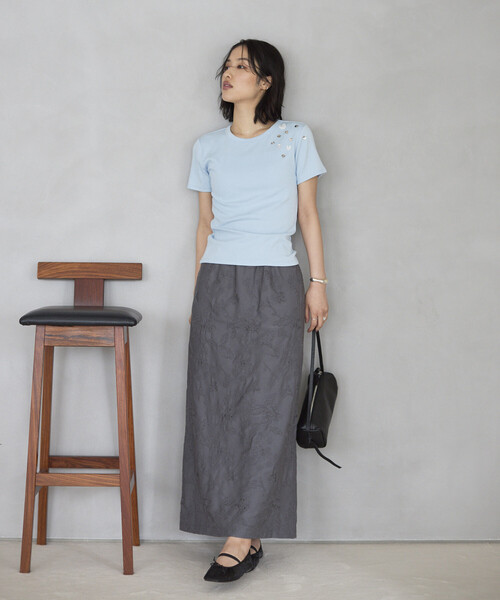 Firsthand(ファーストハンド)の「Firsthand/ファーストハンド メニーボタン コットンモダール 半袖Tシャツ(Tシャツ/カットソー・レディース・オフホワイト/サックスブルー/ブラック・FREE)」の9枚目の写真