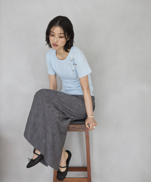 Firsthand(ファーストハンド)の「Firsthand/ファーストハンド メニーボタン コットンモダール 半袖Tシャツ(Tシャツ/カットソー・レディース・オフホワイト/サックスブルー/ブラック・FREE)」の12枚目の写真