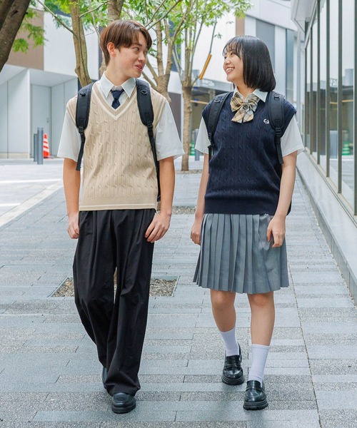 GLOBAL WORK(グローバルワーク)の「スクールCSニットベスト/AND YUA ANY/641524(ベスト・キッズ・ライトベージュ/ネイビー/グレー・150cm/170cm/160cm)」の4枚目の写真