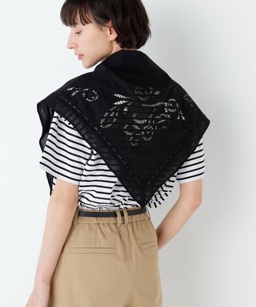human woman(ヒューマンウーマン)の「◆カットワーク刺繍トライアングルスカーフ(バンダナ/スカーフ・レディース・ホワイト/ブラック・フリ-)」の4枚目の写真