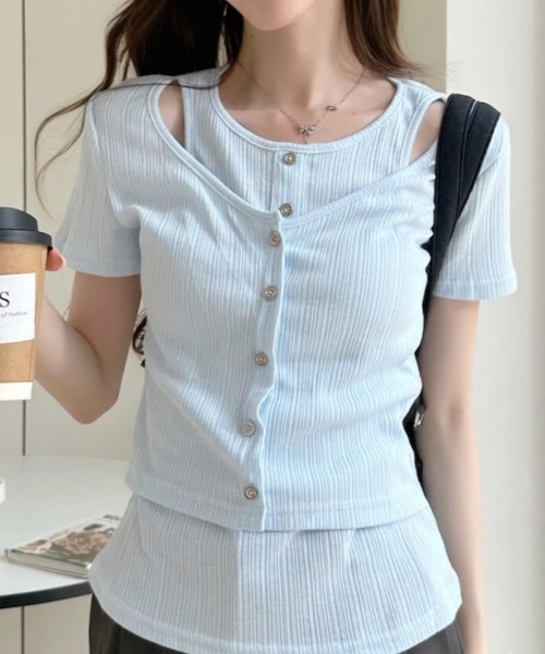 Ada.(エイダ)の「デコルテ スリット レイヤード風 フロントボタン リブ カットソー(Tシャツ/カットソー・レディース・ブルー/アイボリー/ブラック・FREE)」の3枚目の写真