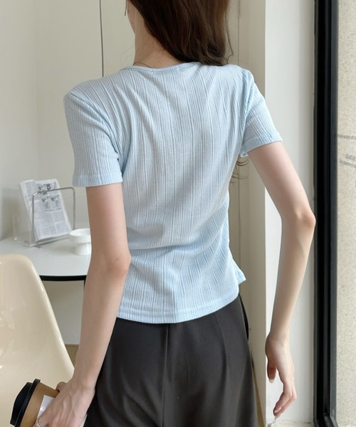 Ada.(エイダ)の「デコルテ スリット レイヤード風 フロントボタン リブ カットソー(Tシャツ/カットソー・レディース・ブルー/アイボリー/ブラック・FREE)」の14枚目の写真
