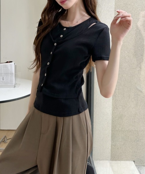 Ada.(エイダ)の「デコルテ スリット レイヤード風 フロントボタン リブ カットソー(Tシャツ/カットソー・レディース・ブルー/アイボリー/ブラック・FREE)」の10枚目の写真