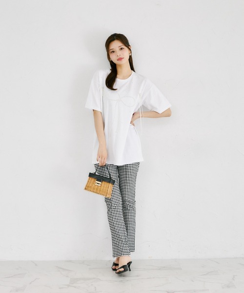 tocco closet(トッコ クローゼット)の「【ZOZO限定】リボン×パール装飾オーバーサイズTシャツ(Tシャツ/カットソー・レディース・ブラック/ピンク/ホワイト・M)」の4枚目の写真