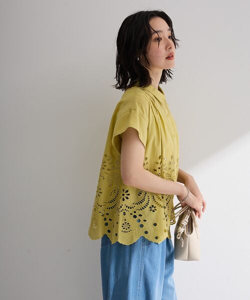 Green Parks(グリーンパークス)の「スカラップ刺しゅうブラウス(シャツ/ブラウス・レディース・イエロー/オフホワイト/ブラック・FREE)」の18枚目の写真
