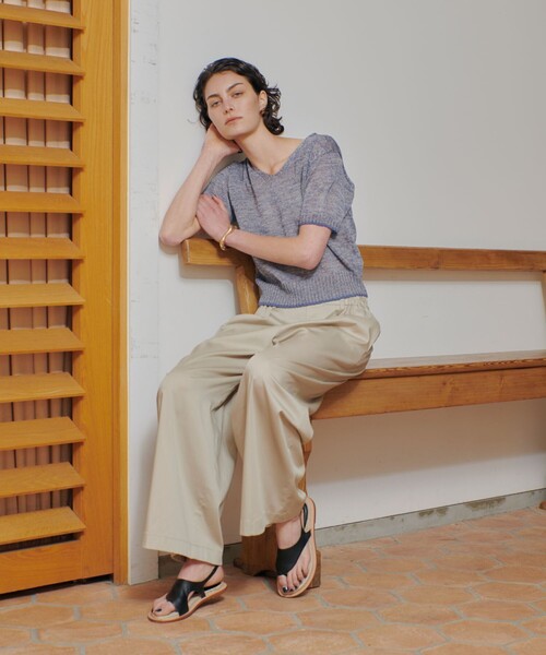 qualite(カリテ)の「カラーポリリネンVネックニット 春服 夏服 オフィスカジュアル(ニット/セーター・レディース・ワイン/チャコールグレー/ブルー/オフホワイト・フリー)」の18枚目の写真