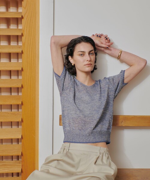 qualite(カリテ)の「カラーポリリネンVネックニット 春服 夏服 オフィスカジュアル(ニット/セーター・レディース・ワイン/チャコールグレー/ブルー/オフホワイト・フリー)」の19枚目の写真