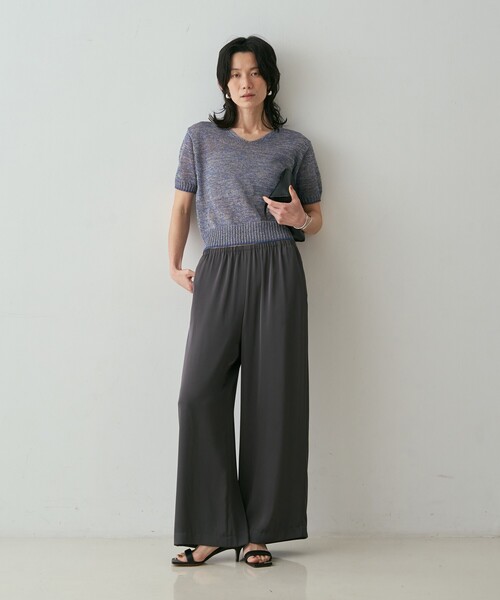 qualite(カリテ)の「カラーポリリネンVネックニット 春服 夏服 オフィスカジュアル(ニット/セーター・レディース・ワイン/チャコールグレー/ブルー/オフホワイト・フリー)」の21枚目の写真