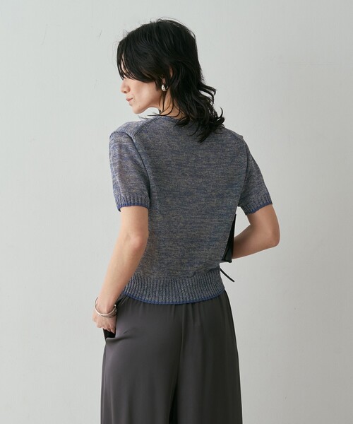 qualite(カリテ)の「カラーポリリネンVネックニット 春服 夏服 オフィスカジュアル(ニット/セーター・レディース・ワイン/チャコールグレー/ブルー/オフホワイト・フリー)」の5枚目の写真