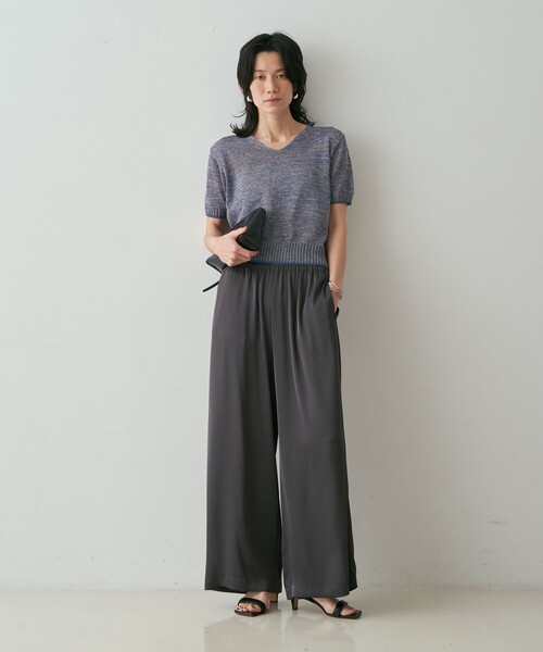 qualite(カリテ)の「カラーポリリネンVネックニット 春服 夏服 オフィスカジュアル(ニット/セーター・レディース・ワイン/チャコールグレー/ブルー/オフホワイト・フリー)」の6枚目の写真