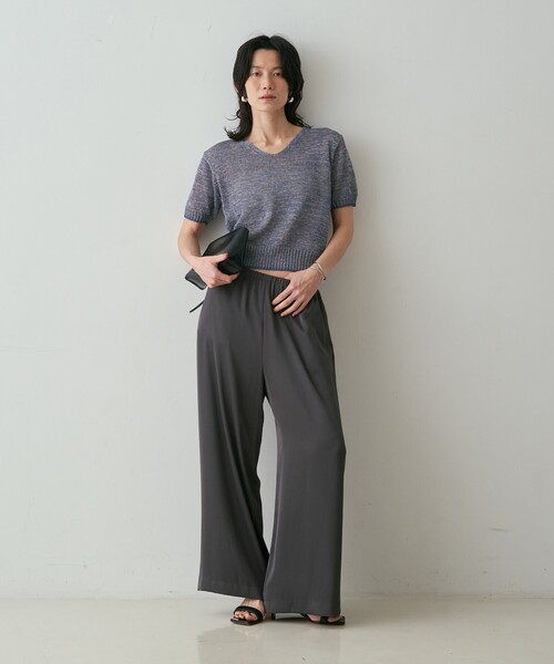 qualite(カリテ)の「カラーポリリネンVネックニット 春服 夏服 オフィスカジュアル(ニット/セーター・レディース・ワイン/チャコールグレー/ブルー/オフホワイト・フリー)」の7枚目の写真