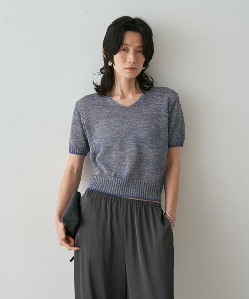 qualite(カリテ)の「カラーポリリネンVネックニット 春服 夏服 オフィスカジュアル(ニット/セーター・レディース・ワイン/チャコールグレー/ブルー/オフホワイト・フリー)」の13枚目の写真
