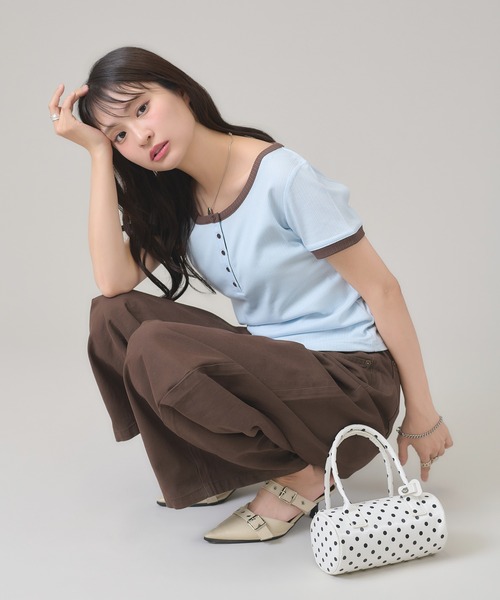 apres jour mignon(アプレジュールミニョン)の「配色ヘンリーリンガーTシャツ(Tシャツ/カットソー・レディース・ピンク/ブルー系その他/ネイビー/ブルー/ブラウン系その他/イエロー・LARGE/フリー)」の18枚目の写真