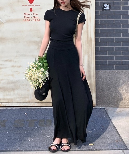 AMAJI(アマジ)の「半袖トップス+ロングスカート セットアップ(セットアップ・レディース・ブラック/グレー・SMALL/MEDIUM/LARGE)」の1枚目の写真