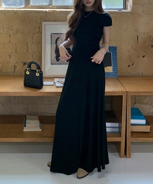 AMAJI(アマジ)の「半袖トップス+ロングスカート セットアップ(セットアップ・レディース・ブラック/グレー・SMALL/MEDIUM/LARGE)」の5枚目の写真