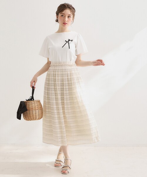 couture brooch(クチュールブローチ)の「【接触冷感・UVカット・洗える】リボンプリントTシャツ(Tシャツ/カットソー・レディース・オフホワイト/ネイビー/ライトグレー・42/40/38/36)」の4枚目の写真