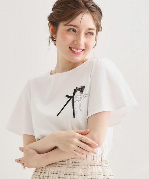 couture brooch(クチュールブローチ)の「【接触冷感・UVカット・洗える】リボンプリントTシャツ(Tシャツ/カットソー・レディース・オフホワイト/ネイビー/ライトグレー・42/40/38/36)」の7枚目の写真