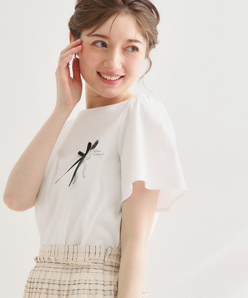 couture brooch(クチュールブローチ)の「【接触冷感・UVカット・洗える】リボンプリントTシャツ(Tシャツ/カットソー・レディース・オフホワイト/ネイビー/ライトグレー・42/40/38/36)」の8枚目の写真
