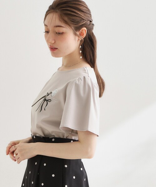 couture brooch(クチュールブローチ)の「【接触冷感・UVカット・洗える】リボンプリントTシャツ(Tシャツ/カットソー・レディース・オフホワイト/ネイビー/ライトグレー・42/40/38/36)」の19枚目の写真