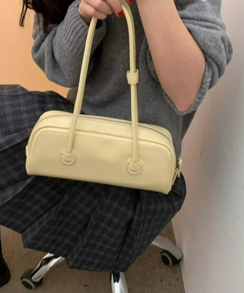 shyam inspiration(シャムインスピレーション)の「フェイクレザー横長ボストンバッグ/ショルダーバッグ(ボストンバッグ・レディース・ブラック/ライトイエロー・F)」の1枚目の写真