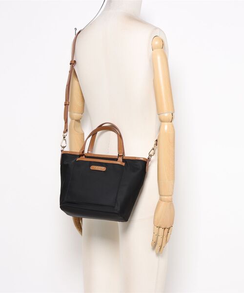 COLE HAAN（コールハーン）の「ザ エリーゼ ナイロン ミニ クロスボディ womens（ショルダーバッグ・レディース・ブラック・OSFA）」の8枚目の写真