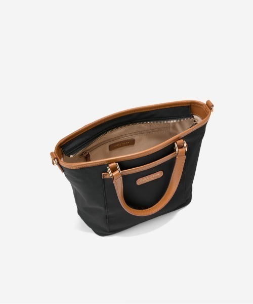 COLE HAAN（コールハーン）の「ザ エリーゼ ナイロン ミニ クロスボディ womens（ショルダーバッグ・レディース・ブラック・OSFA）」の4枚目の写真