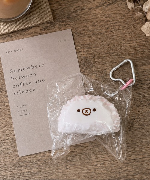 NOLITA LABORATORY(ノリータラボラトリー)の「【 NOLITA / ノリータ 】餃子モチーフ スクイーズ バッグチャーム / キーホルダー / おもしろ雑貨 / チャーム(チャーム・レディース・ピンク/アイボリー・FREE)」の4枚目の写真
