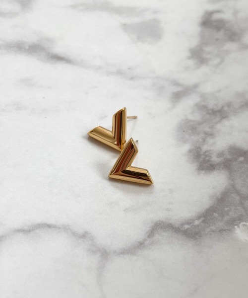 yu-ka(ユーカ)の「YU-KA:Vデザインミニピアス V-design mini earrings(ピアス(両耳用)・レディース・ゴールド・FREE)」の3枚目の写真